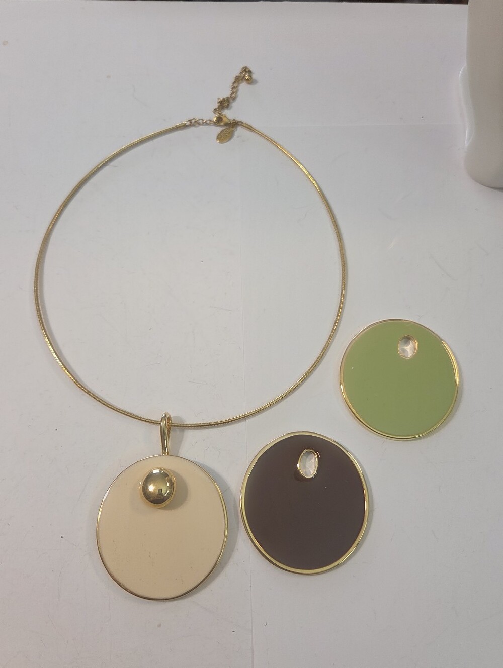 vtg joan rivers gold tone wire choker w 3 round interchangable disks blk cream